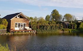 Prachtig Vrijstaand Appartement Aan Het Water